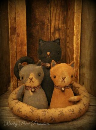 Primitive Black Cat And Kittens Shelf Sitter