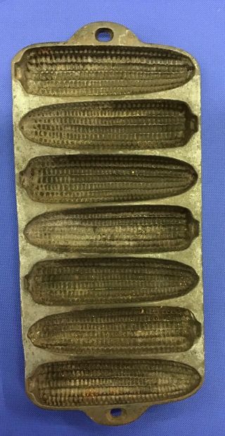 Primitive Wagnerware Junior Cast Iron Corn Stick Pan.  Pat 1920.  L4 - 01
