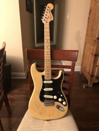 Fender Deluxe Stratocaster Maple Fingerboard Vintage Blonde