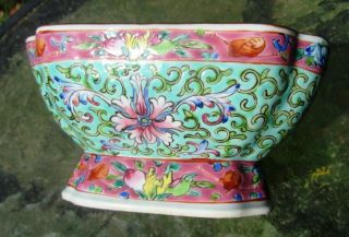 Antique Chinese Lobed Footed Bowl Porcelain China Famille Rose